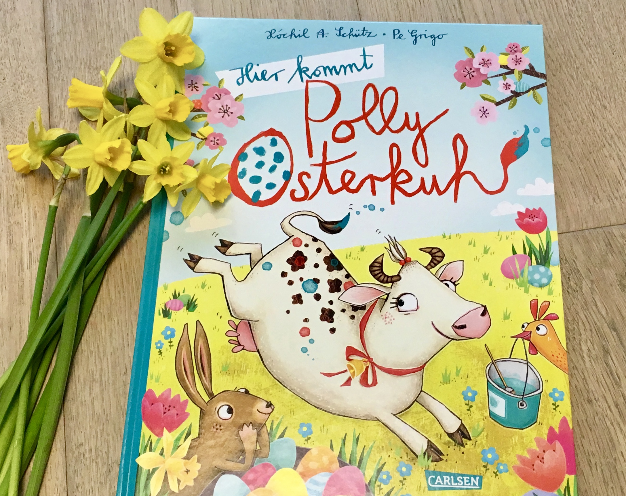 Hier kommt Polly Osterkuh von Xóchil A. Schütz (Text) und Pe Grigo (Illustration)