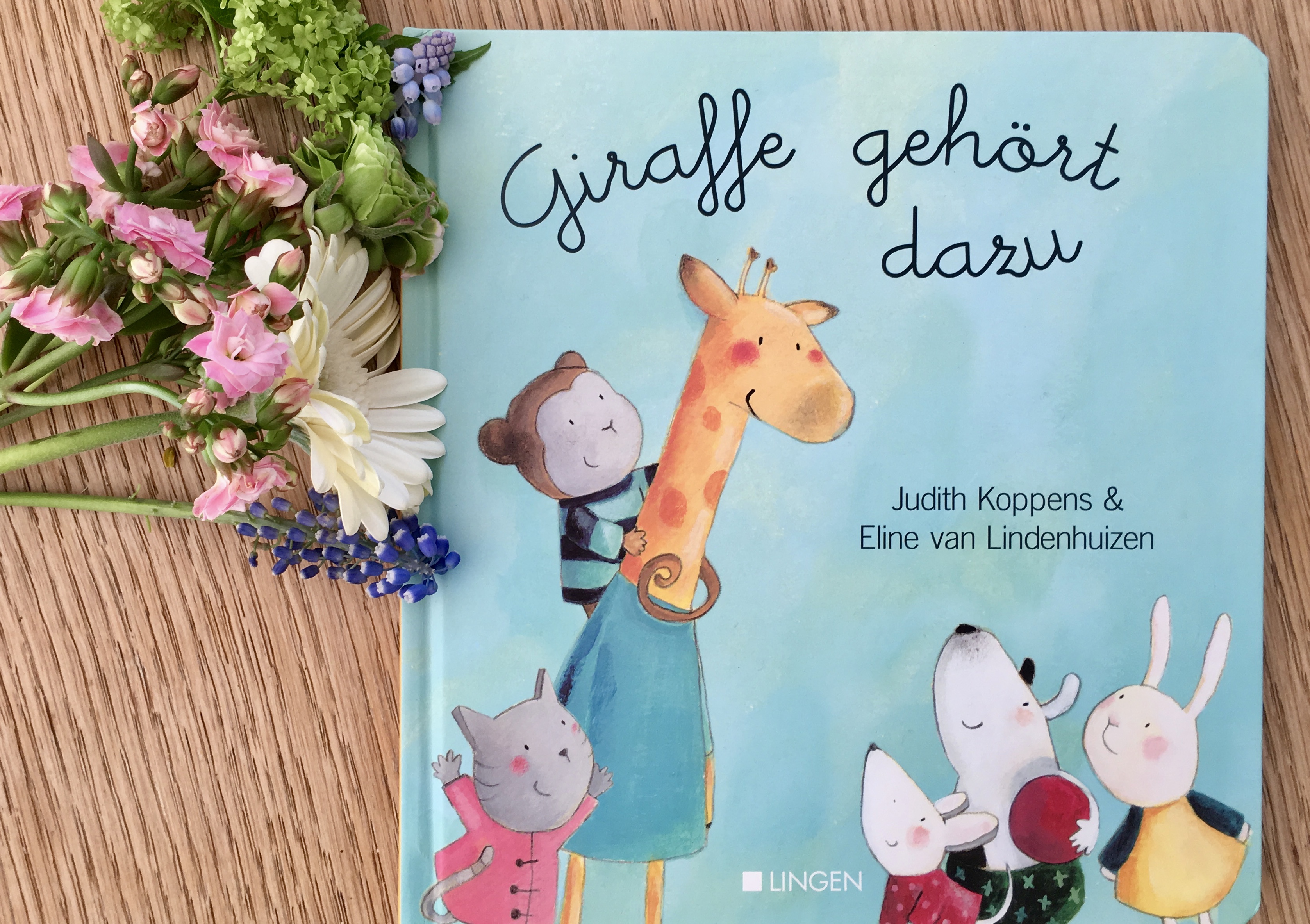 Giraffe gehört dazu von Judith Koppens (Text) und Eline van Lindenhuizen (Illustration) 