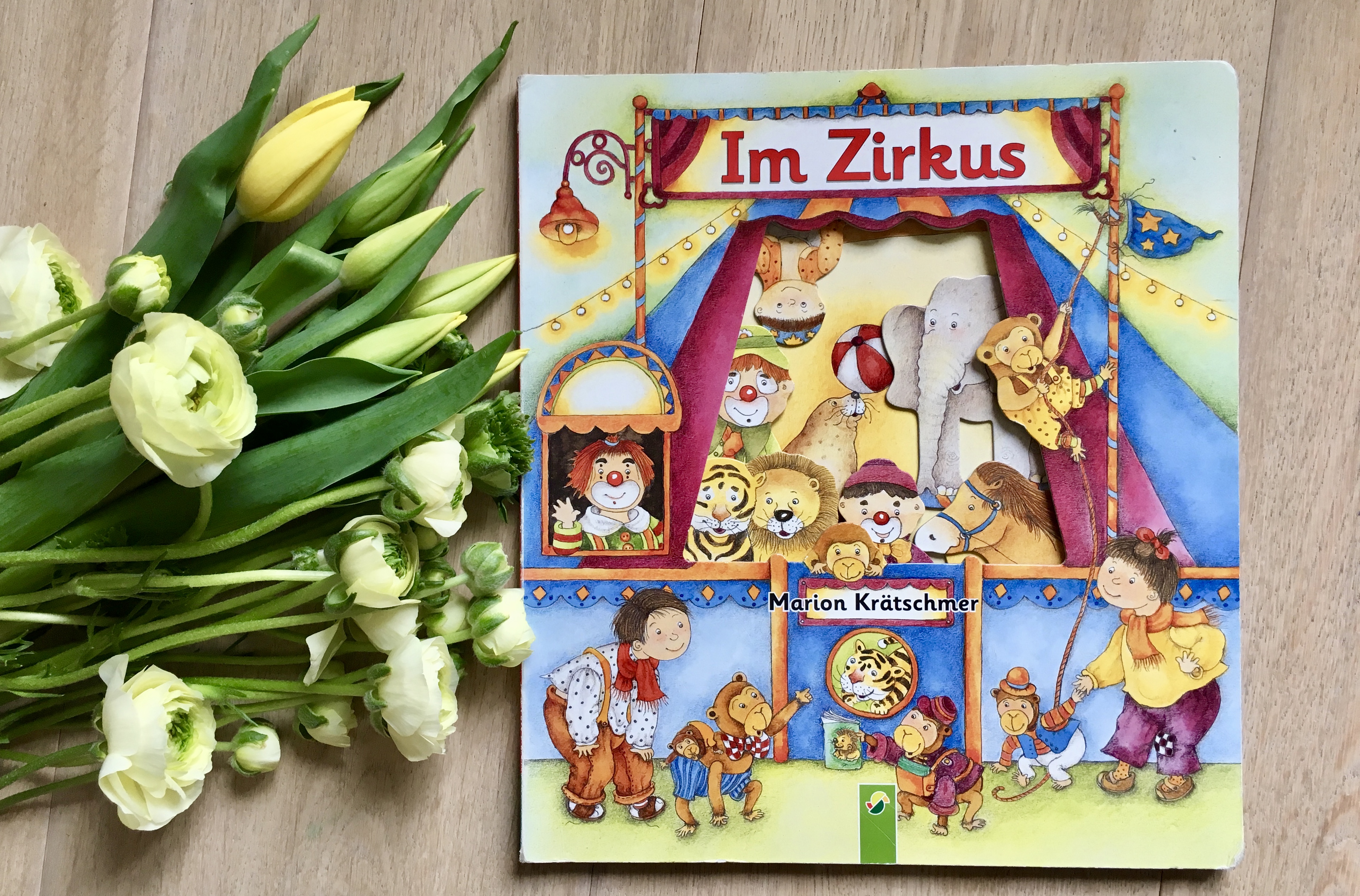 Im Zirkus von Ute Haderlein (Text) Marion Krätschmer (Illustrationen)