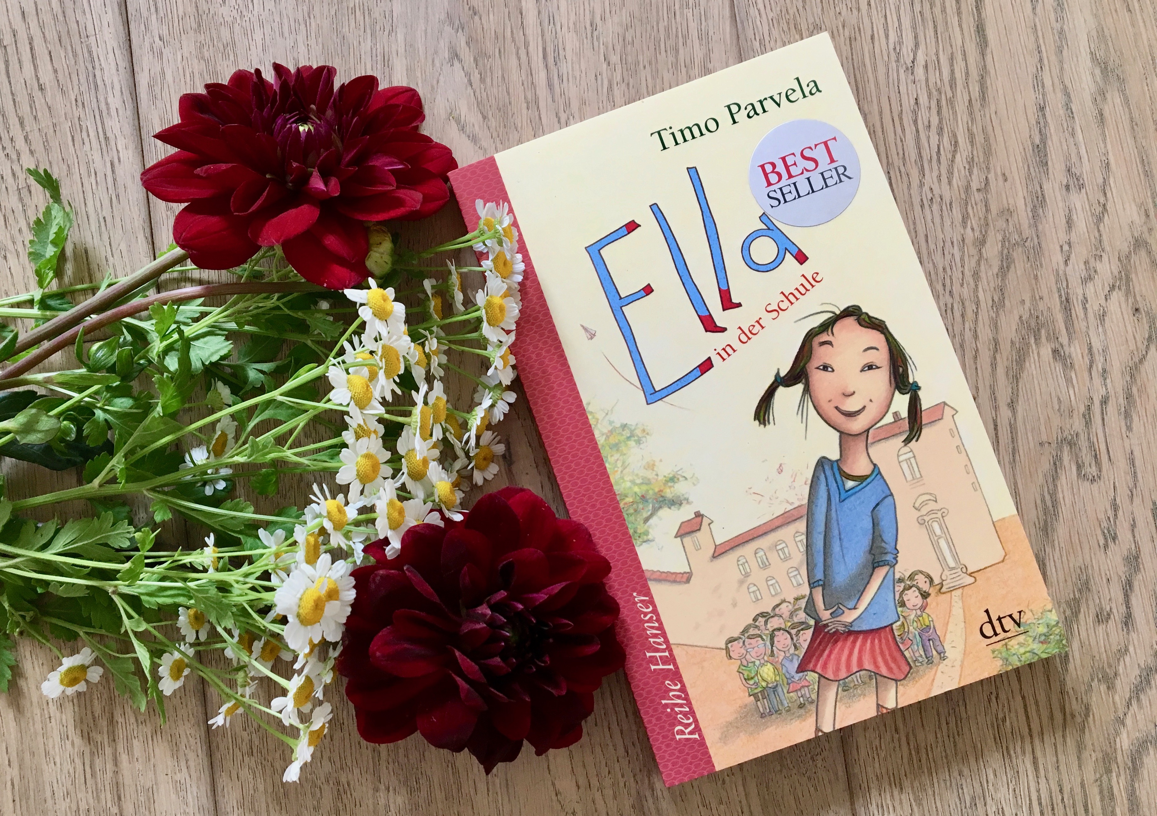 Ella in der Schule von Timo Parvela (Text) und Sabine Wilharm (Illustration)